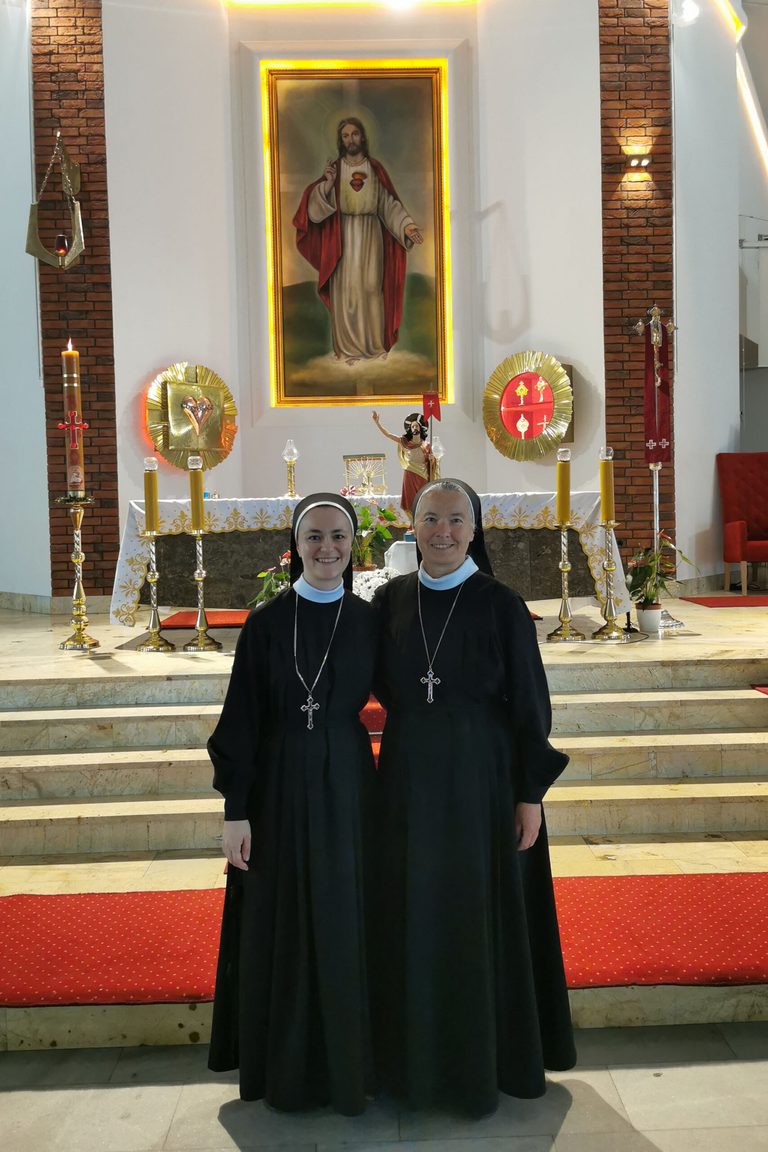 Bethanien-Schwestern während des Priestersonntags in einer Pfarrei